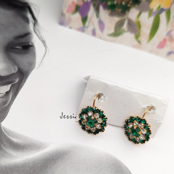 Antique Screw on Green Crystals Prong Set of Quality Made Earrings Gold Plate - Picture 13 of 13